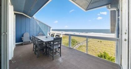 Ocean Vibes 4 Bedroom Home by RedAwning