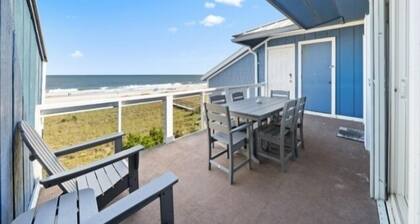 Ocean Vibes 4 Bedroom Home by RedAwning