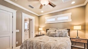 A bedroom with a bed, two bedside tables with lamps, a ceiling fan, and a window with blinds. - Hyde Park Luxury Studio w/ Prime Location! (Tampa)