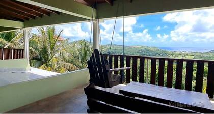 Amazing 4 BR Villa with fantastic views- 3 min from the beach!