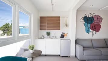 Deluxe Studio, 1 Queen Bed with Sofa bed - 04 | Cozinha privada | Frigobar, micro-ondas
