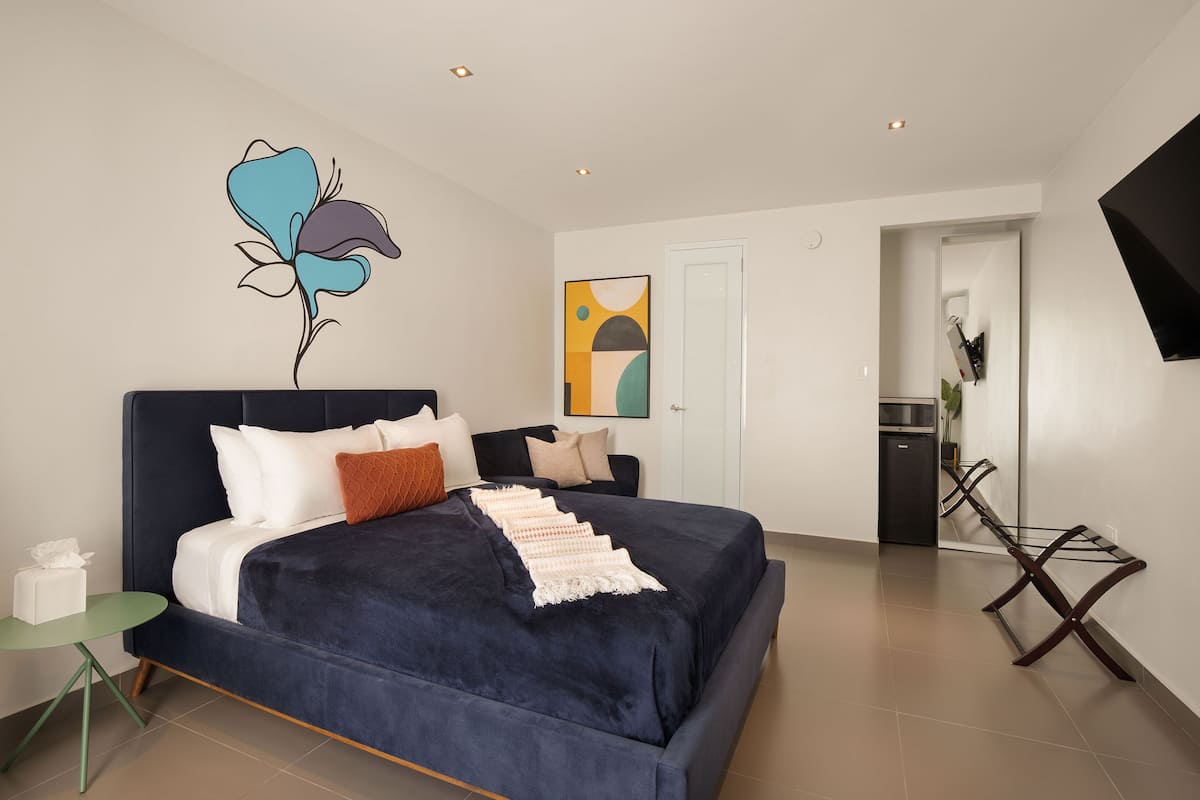Comfort Suite - 12 | WiFi (free), individually decorated, individually furnished, bed sheets