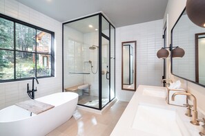 Hair dryer, towels - MOUNTAIN MODERN RUSTIC- Contemporary Elegance & Easy Walk-to-Ski Access (Mountain Village)