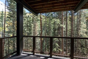 Property grounds - MOUNTAIN MODERN RUSTIC- Contemporary Elegance & Easy Walk-to-Ski Access (Mountain Village)