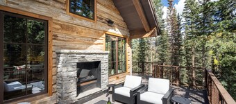 MOUNTAIN MODERN RUSTIC- Contemporary Elegance & Easy Walk-to-Ski Access