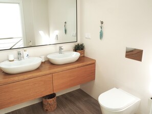 Een bad, een bidet