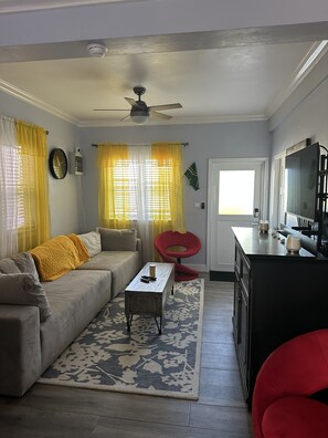 Smart TV - Lucia Bayview House (Portsmouth)