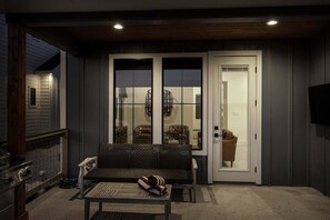 Terrace/patio - Group Getaway | Heated Pool | Deck | Nature Views (Canyon Lake)