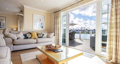 Windrush Lake 66, Sun Kissed Lodge