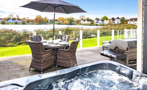Windrush Lake 66, Sun Kissed Lodge - Lakeside Holiday Lodge, Hot Tub, Sleeps 8