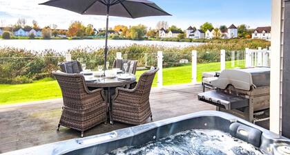 Windrush Lake 66, Sun Kissed Lodge - Lakeside Holiday Lodge, Hot Tub, Sleeps 8