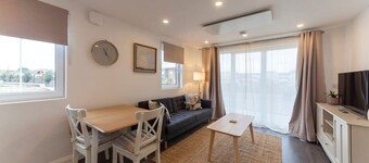 1BR Apartment w Balcony | near Ashford Town Center