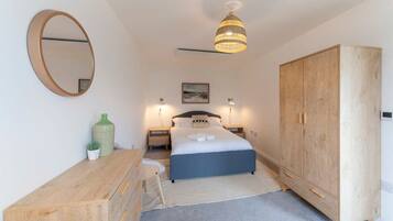 1 bedroom, desk, iron/ironing board, WiFi