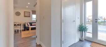 1BR Apartment w Balcony | near Ashford Town Center