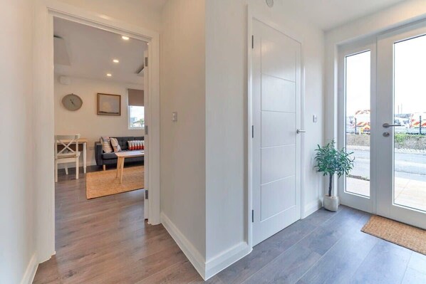 Televisión y oficina 