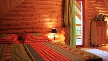 3 quartos, ferros/tábuas de passar roupa, berço de viagem