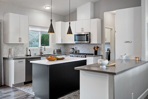 Microondas, lavavajillas, cafetera y tetera y tostadora