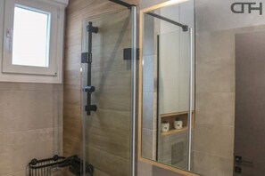 Shower, hair dryer, soap, shampoo - New studio 3 Downtown Thessaloniki-Fully equipped (Thessaloniki)