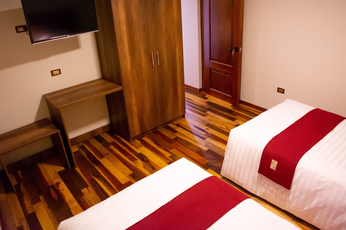 2 bedrooms, Egyptian cotton sheets, premium bedding, down duvets