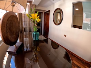DANIEL Apartment | Living area | 32-inch LED TV with satellite channels, TV - Zans Apartments Cusco (Cusco)