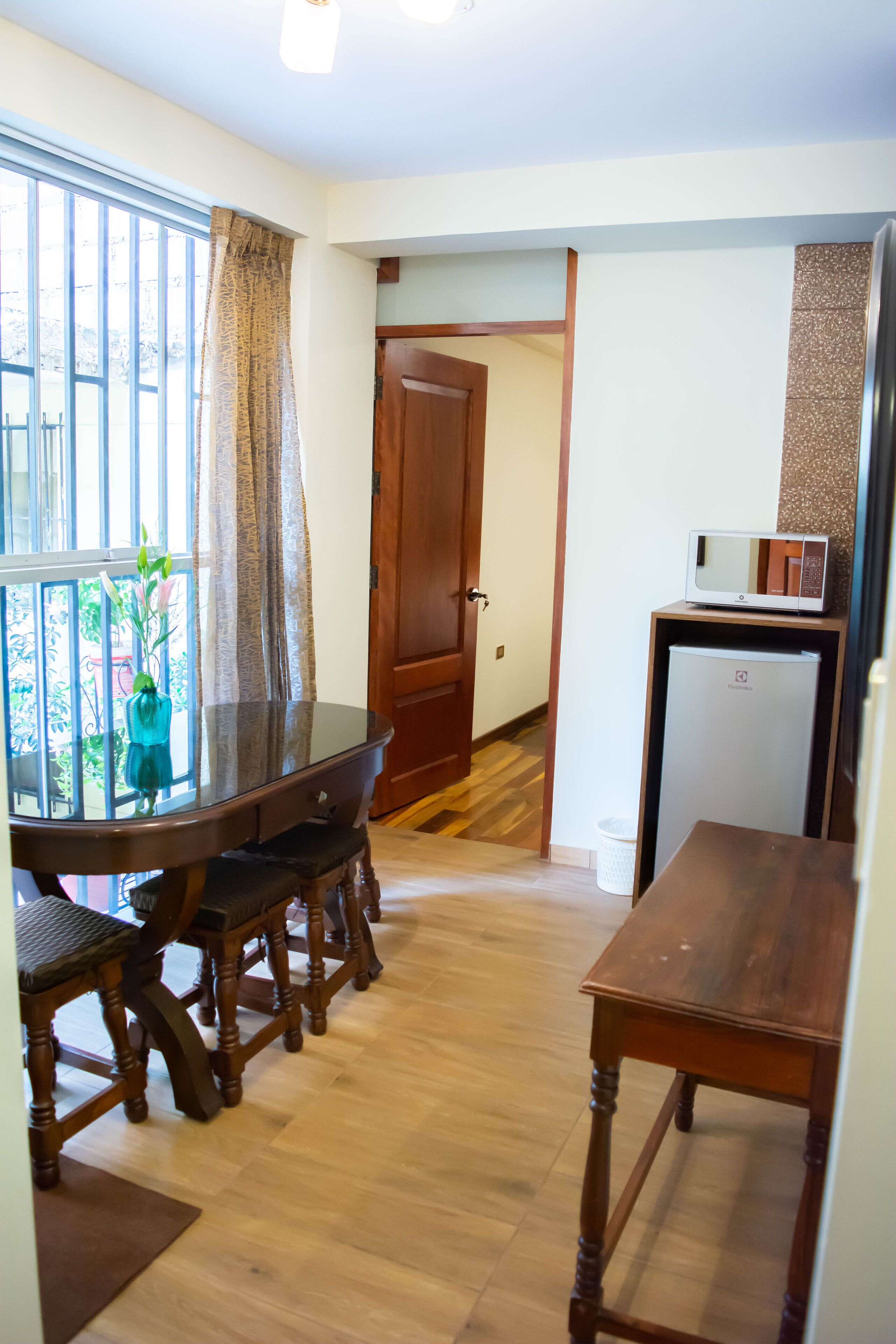 32-inch LED TV with satellite channels, TV