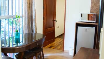 Télévision LED de 32 pouces avec chaînes par satellite, télévision