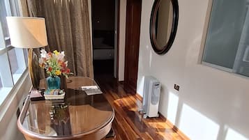 Apartemen Keluarga | Area keluarga | Televisi LED 32-inci dengan saluran TV satelit dan TV
