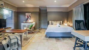 4 bedrooms, desk, free WiFi, bed sheets