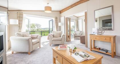 Stewarts Resort Lodge 52 - a lodge that sleeps 6 guests in 2 bedrooms