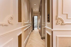 Interior - Luxury Suite - Champs Elysees - Wagram (Paris)