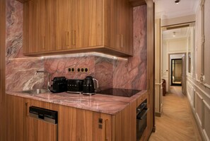 Private kitchen - Luxury Suite - Champs Elysees - Wagram (Paris)