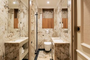 Bathroom - Luxury Suite - Champs Elysees - Wagram (Paris)