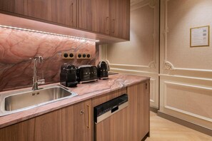 Private kitchen - Luxury Suite - Champs Elysees - Wagram (Paris)