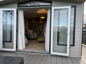 Terrace/patio - Stewarts Resort Lodge 31  -  a lodge that sleeps 4 guests  in 2 bedrooms (St Andrews)