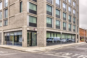 Exterior - Premier Inn Dublin Cc Gloucester St South (Dublin)