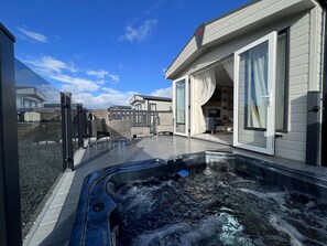 Tina de hidromasaje al aire libre