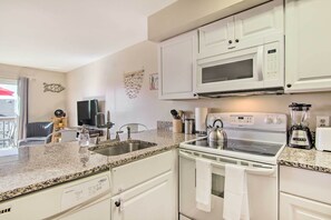 Fridge, microwave, stovetop, dishwasher