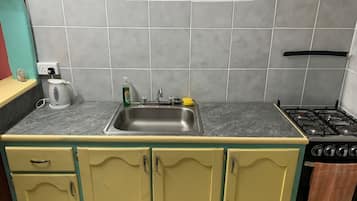 Fridge, stovetop, electric kettle, cookware/dishes/utensils