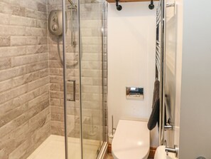 Cottage | Bathroom | Shower - Nant Moel Isaf Farm (Swansea)
