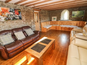 Cottage | Interior - Nant Moel Isaf Farm (Swansea)
