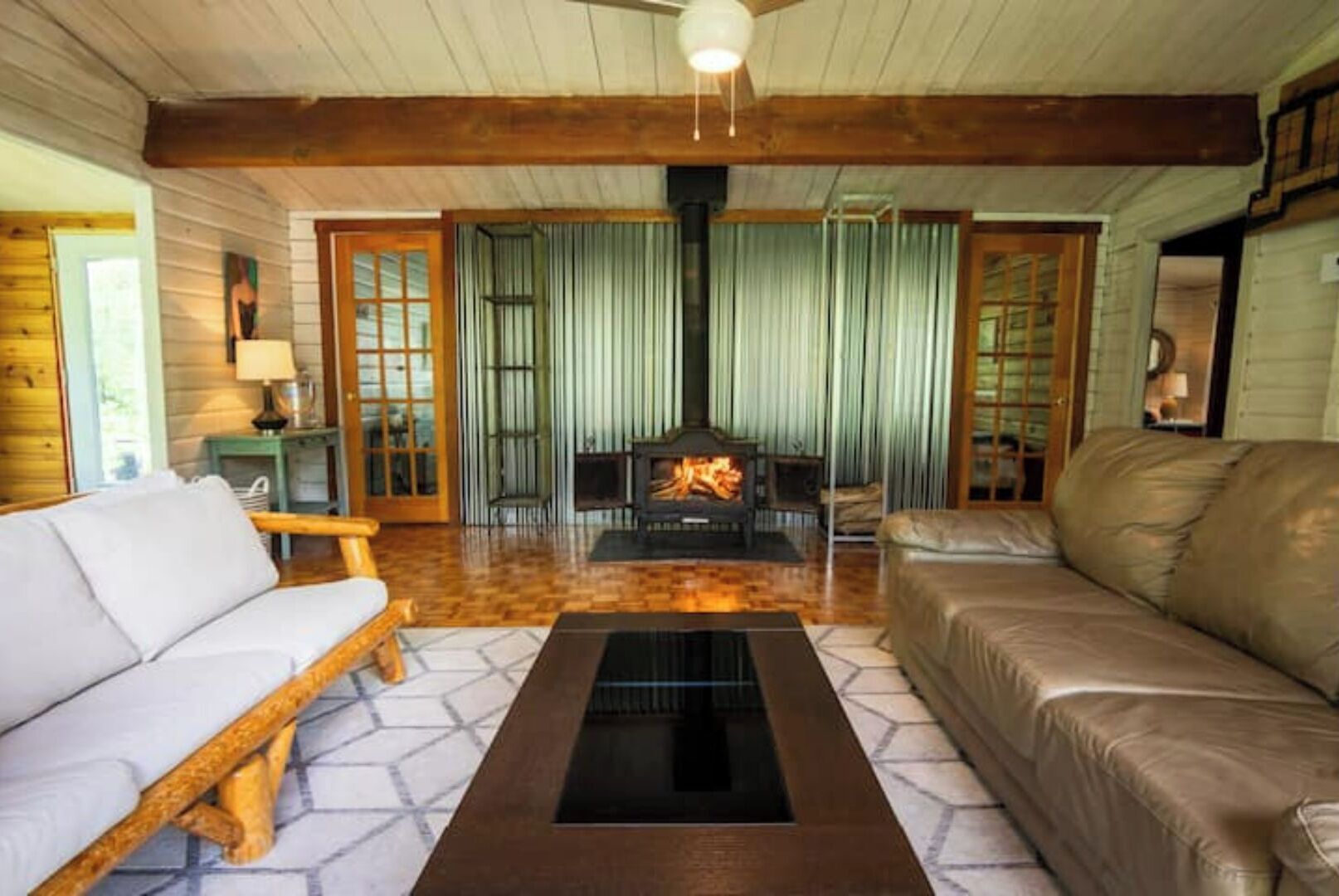 Smart TV, fireplace, stereo