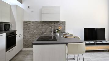 Refrigerador, microondas, horno y parrilla de estufa