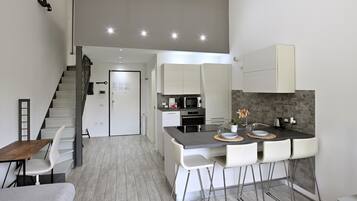 Refrigerador, microondas, horno y parrilla de estufa