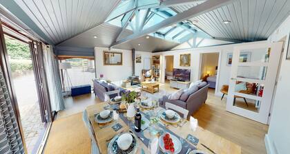 3 bedroom Lodge boasting a superb location