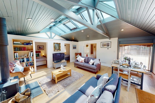 Arniss Lodge