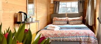 Arniss New Forest - Eight Bedroom House, Sleeps 20