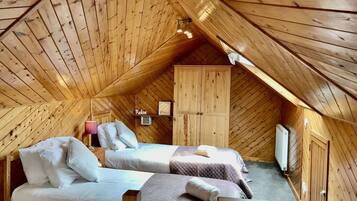 8 bedrooms, iron/ironing board, free WiFi, bed sheets