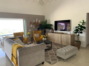 Living room - Luxury Private Modern Villa Close TO Orient BAY (Orient Bay)
