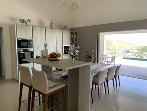 Private kitchen - Luxury Private Modern Villa Close TO Orient BAY (Orient Bay)