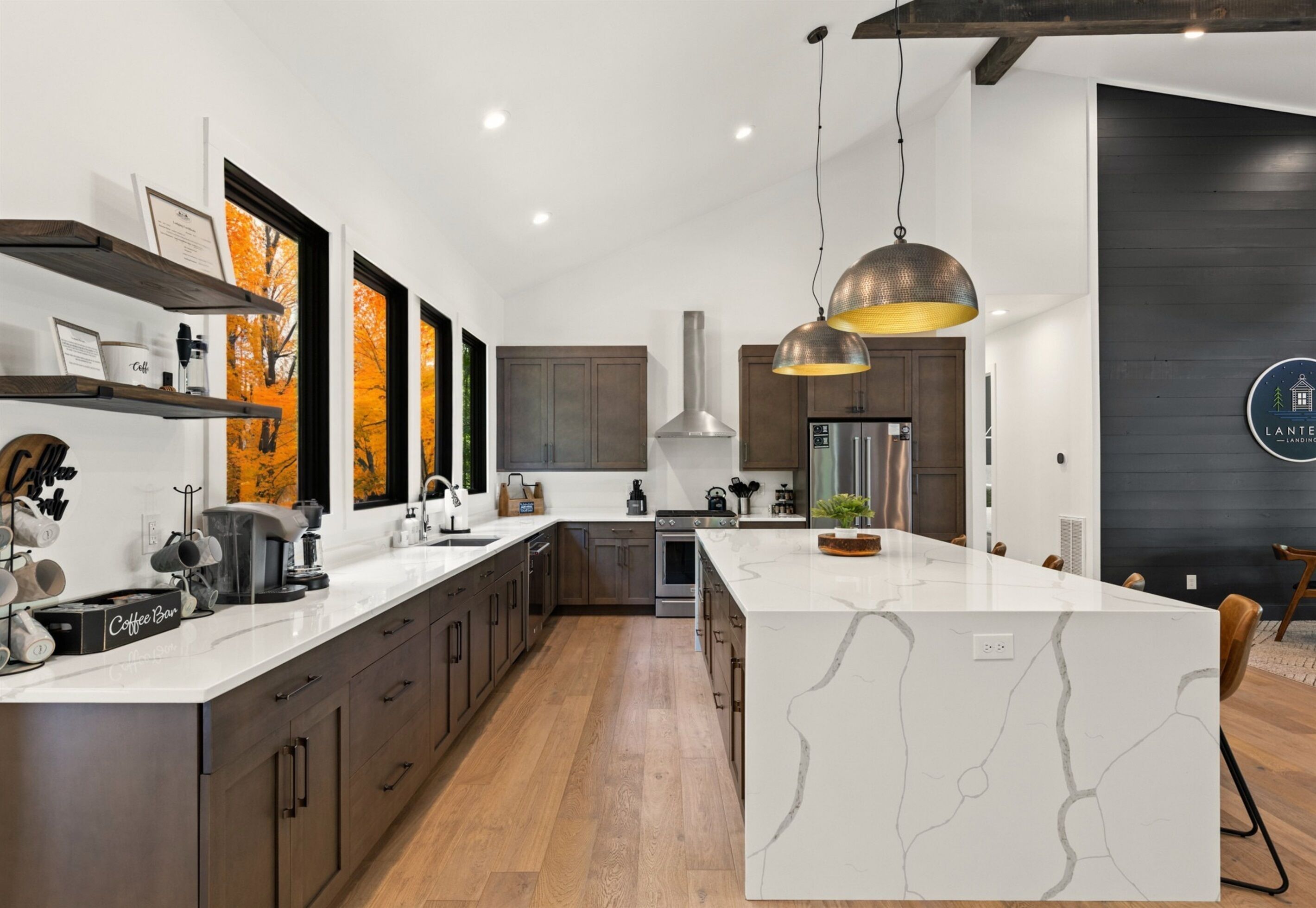 Frigorífic, microones, forn i placa de cuina 